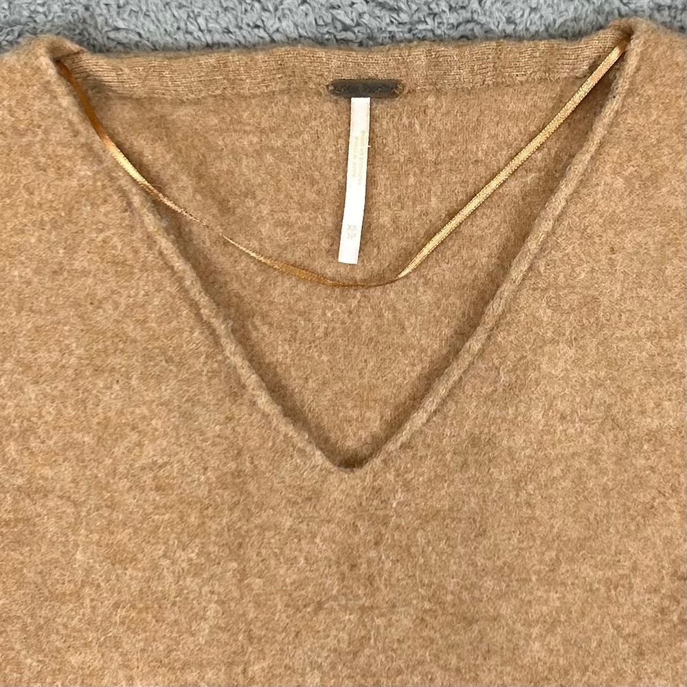 Free People Womens 100% Cashmere V-Neck Sweater Camel Tan XS OB1360444